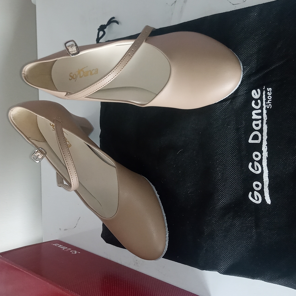 Tan Go Go Dance ballroom dancing shoes. 8.5 Womens